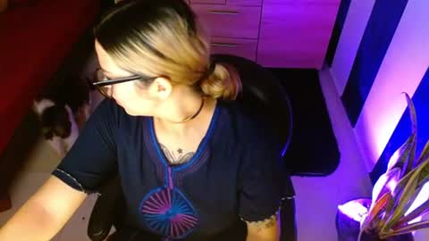 isabella online show from July 3, 6:25 pm