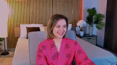 cutemirage online show from April 23, 2:52 pm