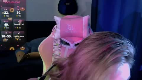Snapshot of cutepie33 chatting on September 12, 9:40 am cutepie33 online show from September 12, 9:40 am
