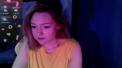 Snapshot of cutepie33 chatting on October 15, 7:00 am cutepie33 online show from October 15, 7:00 am