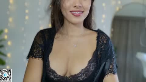 angela online show from May 8, 4:10 pm