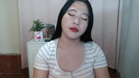 Snapshot of cutie_asianwoman chatting on December 18, 6:35 pm cutie_asianwoman online show from December 18, 6:35 pm