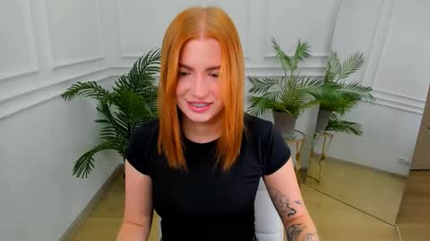 Snapshot of cutie_maniac chatting on October 18, 1:36 pm Lina online show from October 18, 1:36 pm