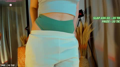 Snapshot of cutie_pearl chatting on December 22, 9:53 pm Pearl online show from December 22, 9:53 pm