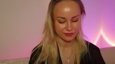 cutie_xoxo_ online show from June 12, 8:06 pm