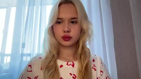 Chloe online show from April 25, 3:31 am