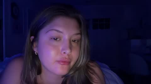 Snapshot of cutieoggg420 chatting on September 17, 4:43 am Cutieoggg420 online show from September 17, 4:43 am