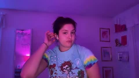 Snapshot of cutieoggg420 chatting on January 2, 10:44 pm Cutieoggg420 online show from January 2, 10:44 pm