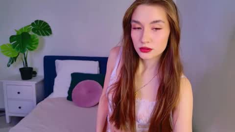 Vivienne online show from March 9, 2:20 pm