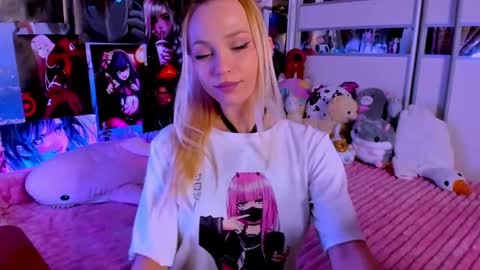 Snapshot of cuttie_ponyy chatting on February 15, 9:28 pm Nora online show from February 15, 9:28 pm