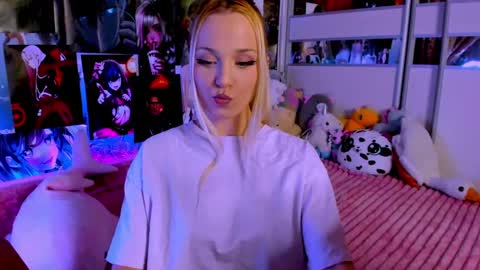 Snapshot of cuttie_ponyy chatting on December 2, 9:26 pm Nora online show from December 2, 9:26 pm