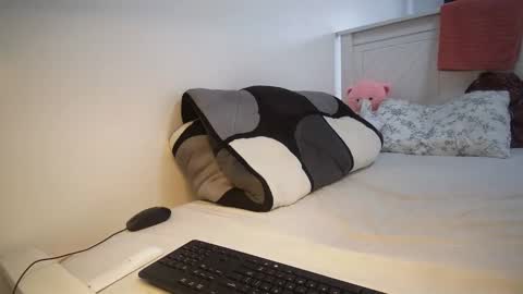 cutybella_ online show from February 19, 11:49 am