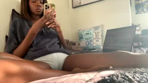 cynnamon33 online show from June 28, 12:28 am