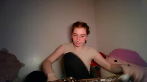 Snapshot of daddysdollhouse chatting on December 16, 7:04 am Saoirse online show from December 16, 7:04 am