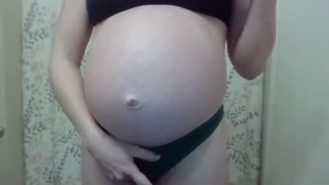 Snapshot of daddysssgoodgirl chatting on December 3, 8:28 pm daddys good girl online show from December 3, 8:28 pm