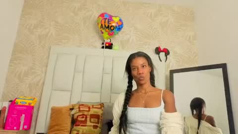 daffnelewis online show from April 22, 11:51 am