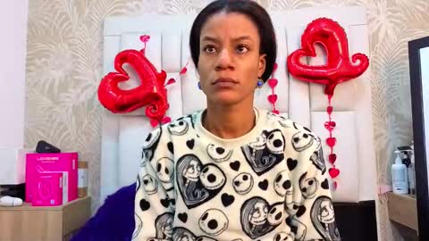 daffnelewis online show from February 21, 11:33 am