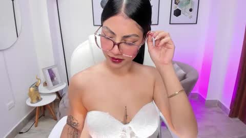 Snapshot of dafne_hills chatting on October 18, 8:10 pm Dafne online show from October 18, 8:10 pm