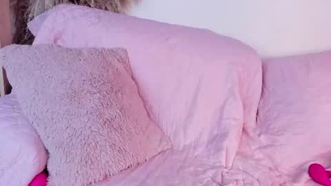 dafne_hillss online show from June 20, 12:31 pm