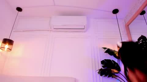 dafne_hillss online show from April 18, 12:07 pm