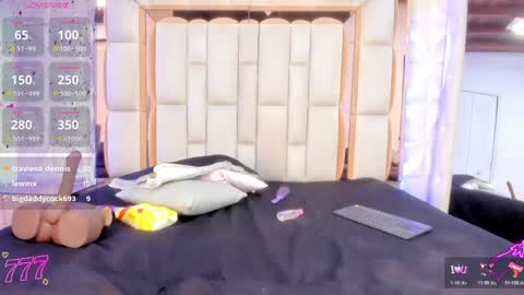 Dafnee online show from April 25, 1:41 pm