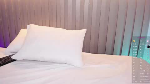 dahianthompson1_ online show from January 17, 10:50 pm