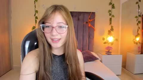 Snapshot of dahlia_rousse chatting on October 16, 12:02 am Dahlia online show from October 16, 12:02 am