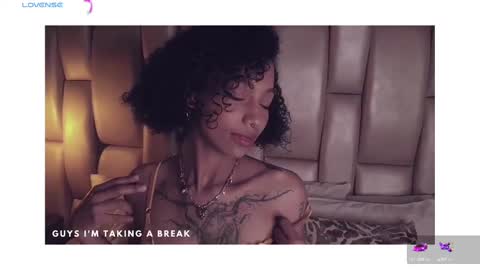 Snapshot of daiana_curly chatting on February 22, 12:29 pm Daiana online show from February 22, 12:29 pm