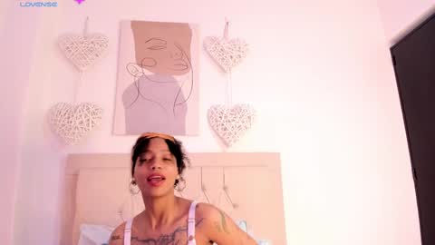 Snapshot of daiana_curly chatting on February 12, 12:01 pm Daiana online show from February 12, 12:01 pm