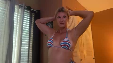 Daisy137 online show from April 30, 3:17 pm