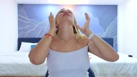 Snapshot of daisydavis_ chatting on October 10, 5:07 pm Daisy online show from October 10, 5:07 pm