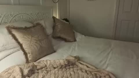 Daisy Dreams online show from April 22, 9:23 pm