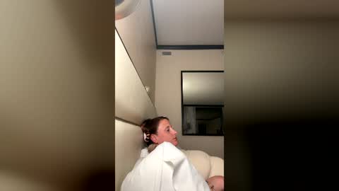 daisymae0017 online show from July 27, 6:21 am