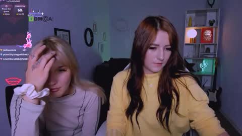 Snapshot of daisyy_naughty chatting on October 2, 9:09 pm daisy online show from October 2, 9:09 pm