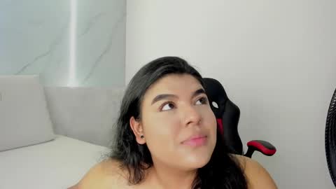 dakota_tucci online show from April 28, 3:54 am