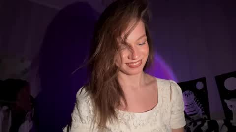 Snapshot of dakotabagaoisan chatting on October 30, 7:15 pm Carrie online show from October 30, 7:15 pm