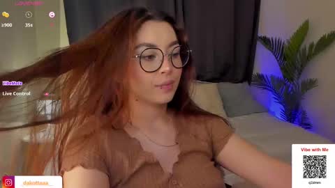 dakottaa__ online show from February 19, 11:04 pm