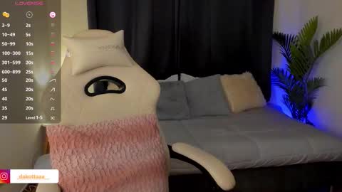 dakottaa__ online show from October 30, 12:24 am