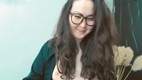 Snapshot of dalidayes chatting on December 14, 8:02 am Dali online show from December 14, 8:02 am