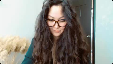 Snapshot of dalidayes chatting on October 13, 6:27 am Dali online show from October 13, 6:27 am