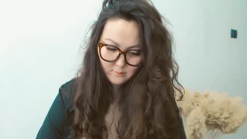 Snapshot of dalidayes chatting on December 2, 7:10 am Dali online show from December 2, 7:10 am