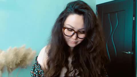 Snapshot of dalidayes chatting on March 8, 7:13 am Dali online show from March 8, 7:13 am