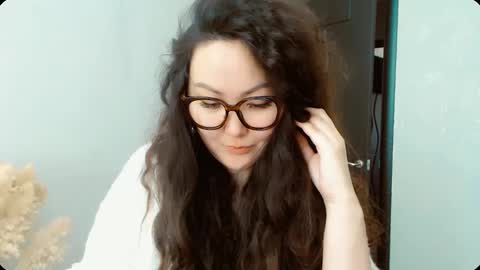 Snapshot of dalidayes chatting on September 20, 5:17 am Dali online show from September 20, 5:17 am