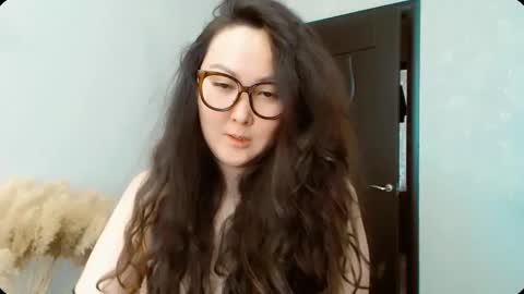Snapshot of dalidayes chatting on October 11, 6:07 am Dali online show from October 11, 6:07 am