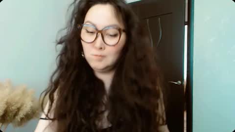 Snapshot of dalidayes chatting on October 7, 6:51 am Dali online show from October 7, 6:51 am