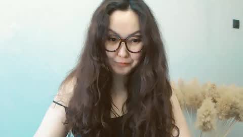 Snapshot of dalidayes chatting on December 4, 6:33 am Dali online show from December 4, 6:33 am