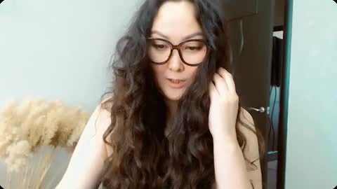 Snapshot of dalidayes chatting on October 12, 6:16 am Dali online show from October 12, 6:16 am