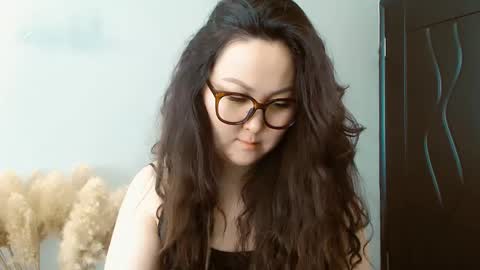 Snapshot of dalidayes chatting on February 1, 7:26 am Dali online show from February 1, 7:26 am