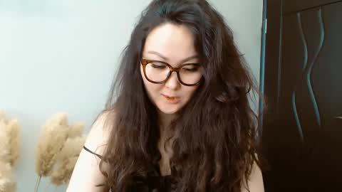 Snapshot of dalidayes chatting on January 18, 6:03 am Dali online show from January 18, 6:03 am