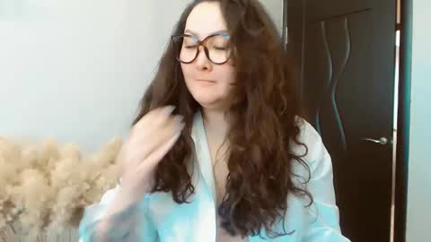 Snapshot of dalidayes chatting on January 14, 6:34 am Dali online show from January 14, 6:34 am